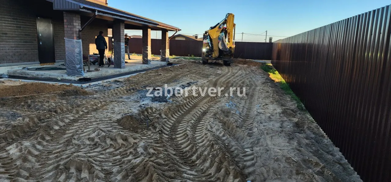 Заборы из профнастила в Андреаполе для дачи с установкой под ключ
